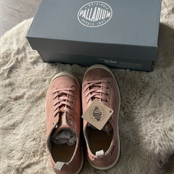 Palladium Woman’s Suede Wander Lace Sue Shoe Size7 &  8 - Picture 7 of 15